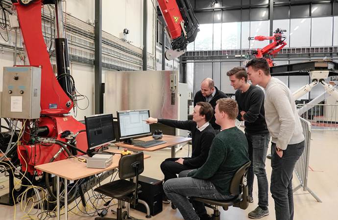 UNIVERSITY of AGDER - Control Theory Course for Mechatronic Engineers